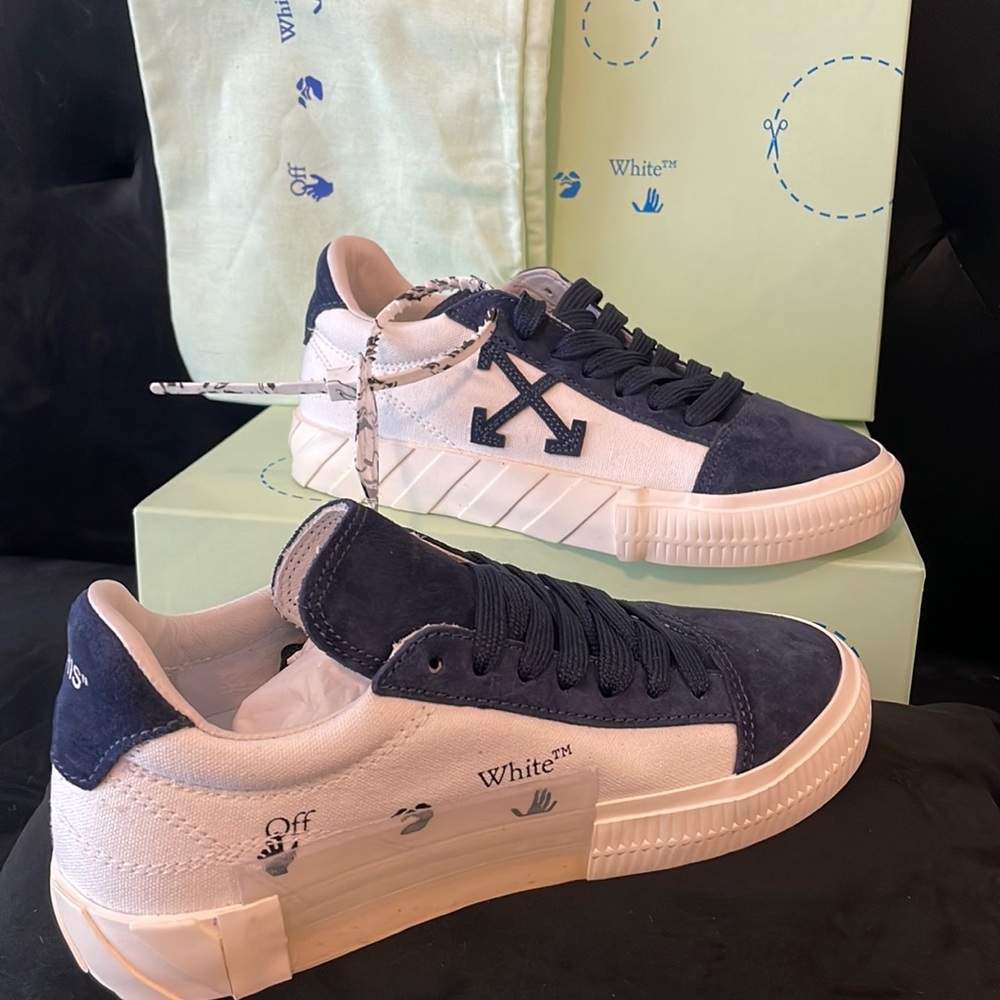 Off-White Sneaker